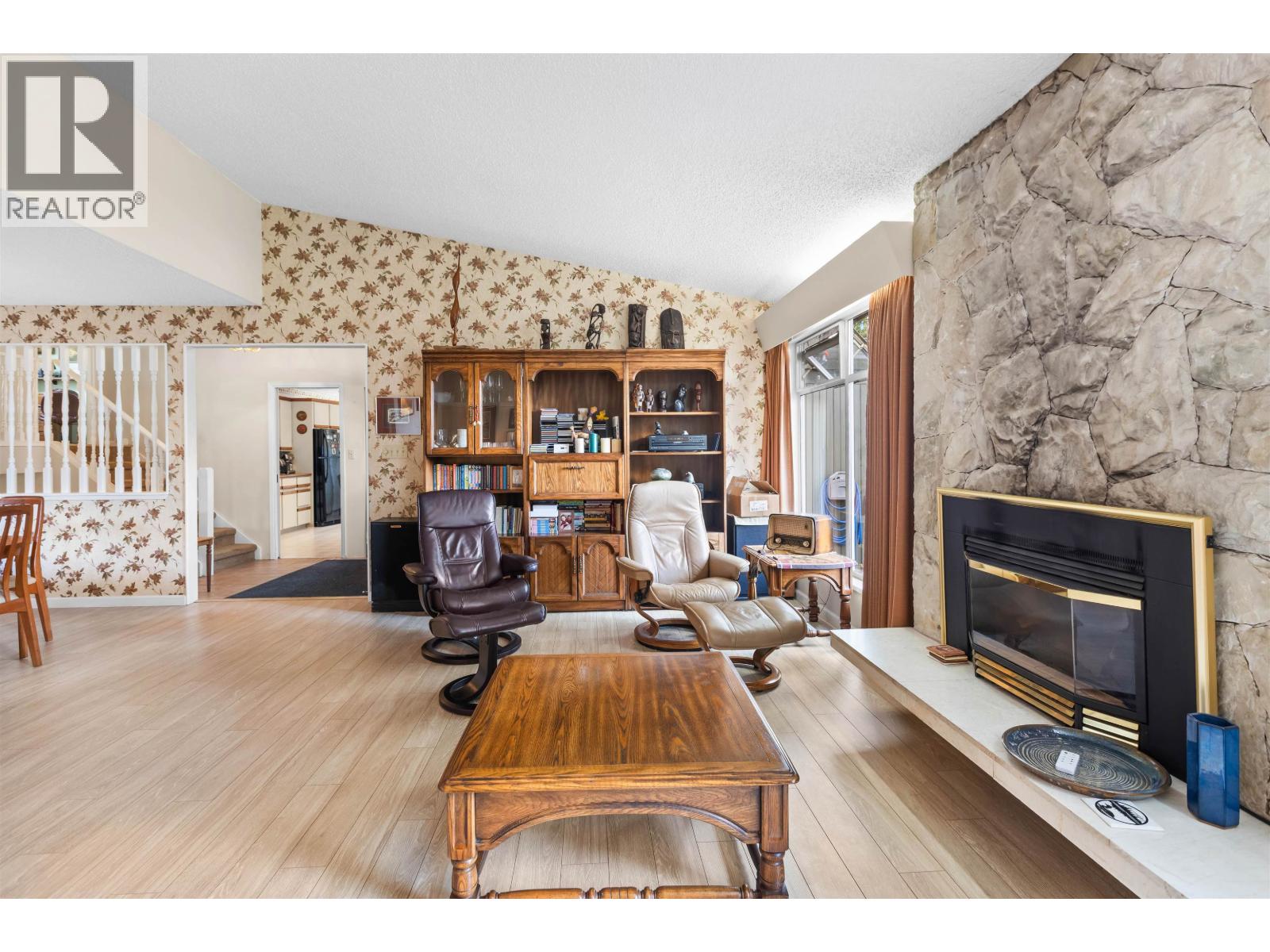 695 Macintosh Street Property Photo 6