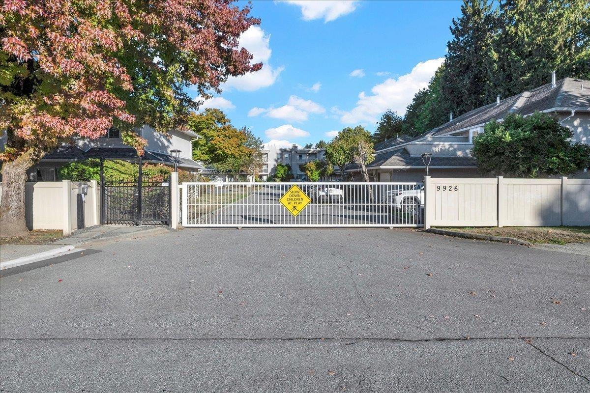 10 9926 151 Street Property Photo 3