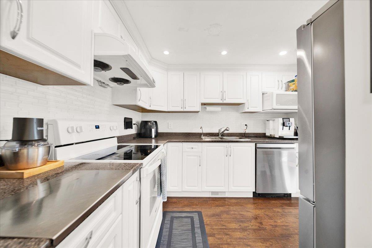 10 9926 151 Street Property Photo 9