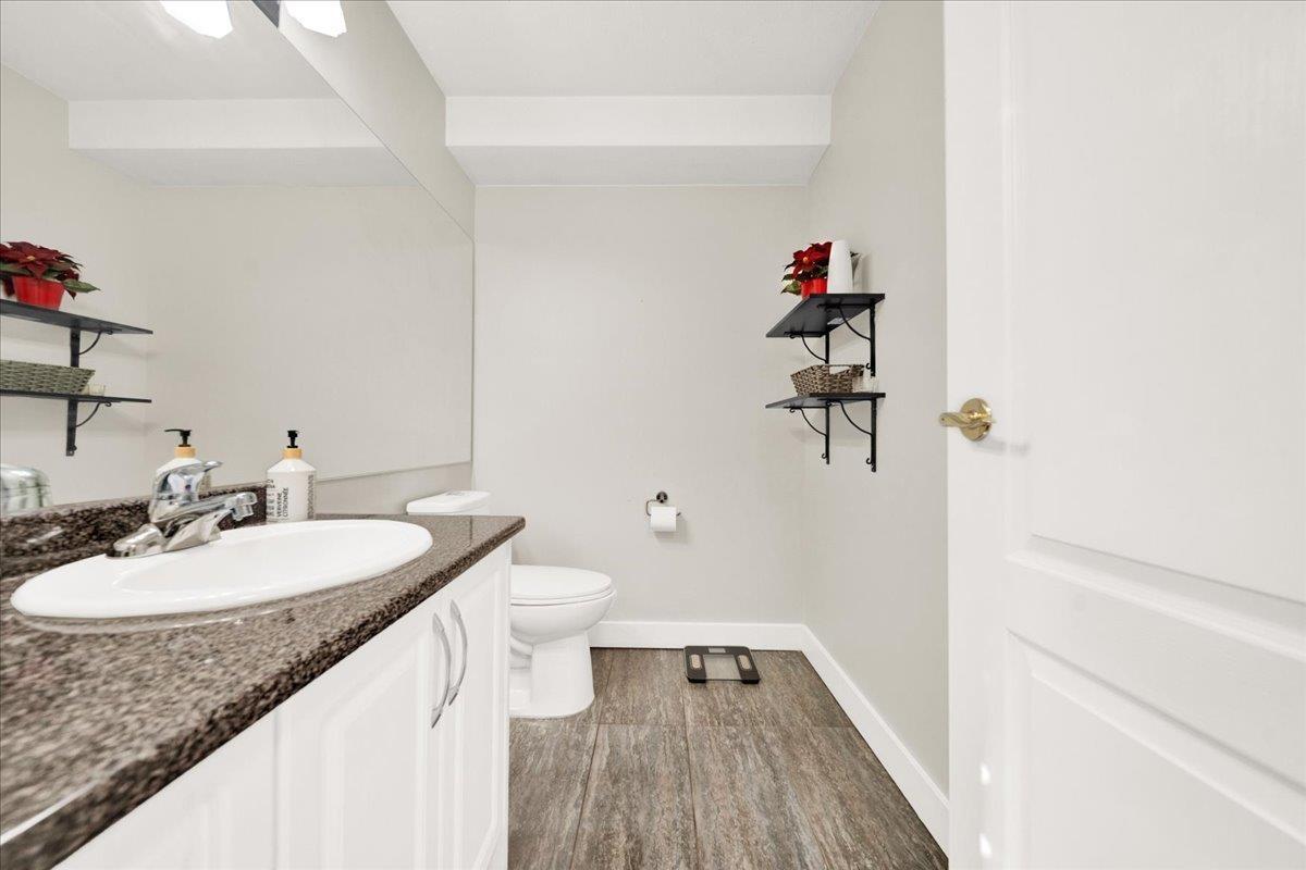 10 9926 151 Street Property Photo 24