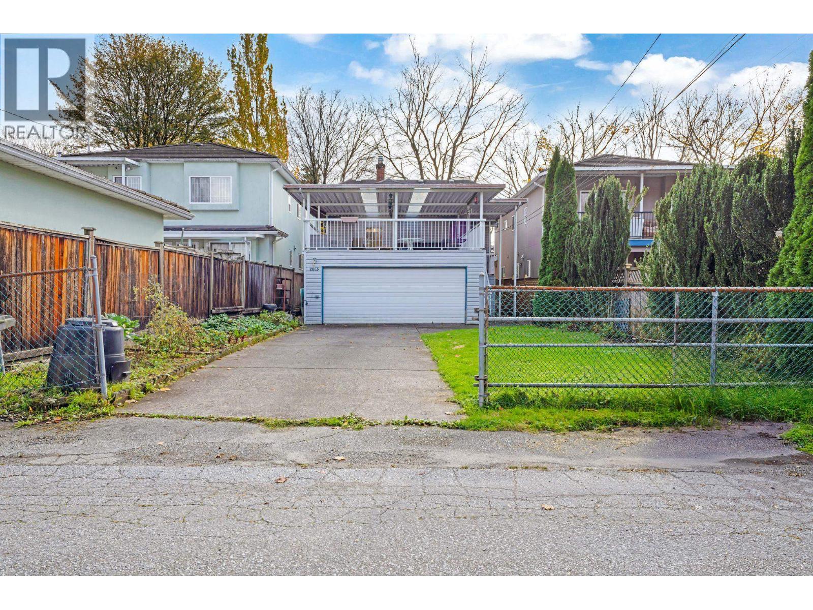 2865 Grant Street Property Photo 5