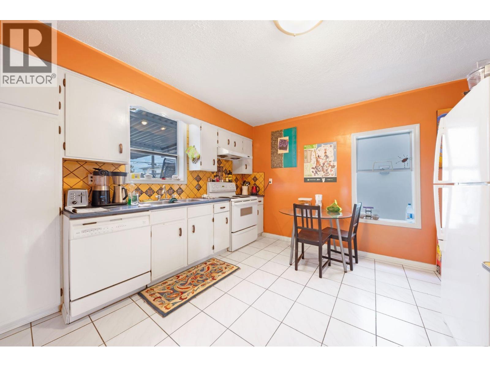 2865 Grant Street Property Photo 12