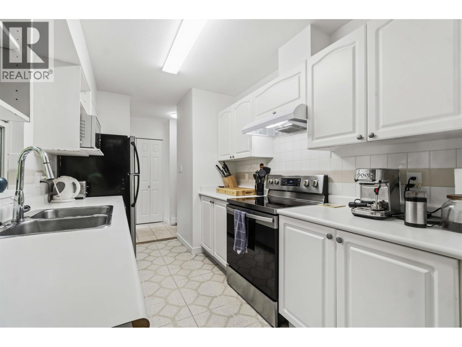 57 65 Foxwood Drive Property Photo 3