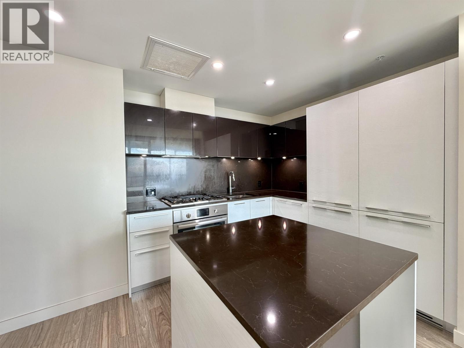 1604 6383 Mckay Avenue Property Photo 1