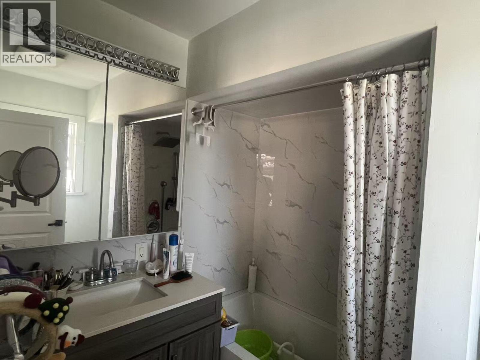 5491 Elizabeth Street Property Photo 5
