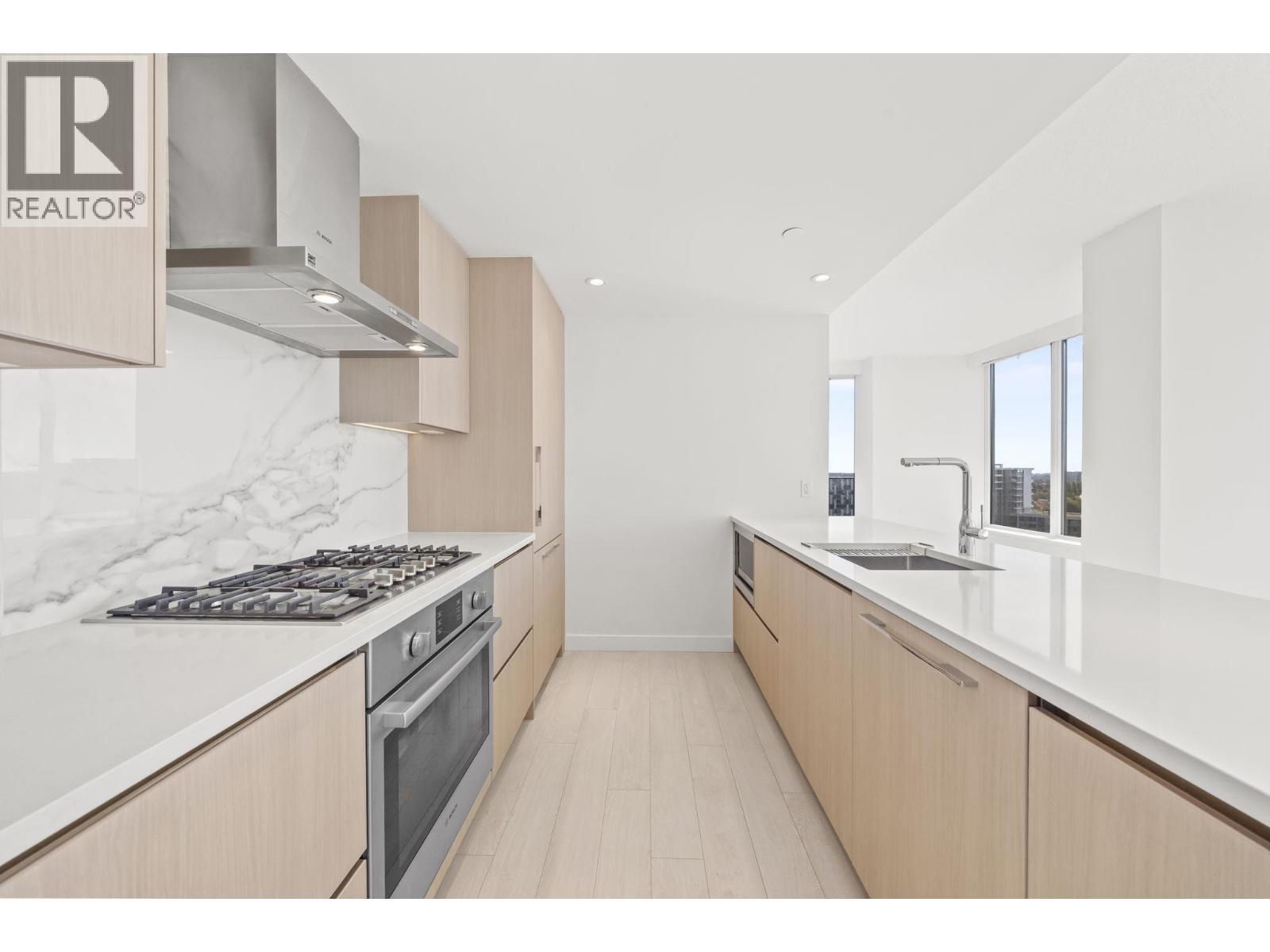 1401 8611 Hazelbridge Way Property Photo 6