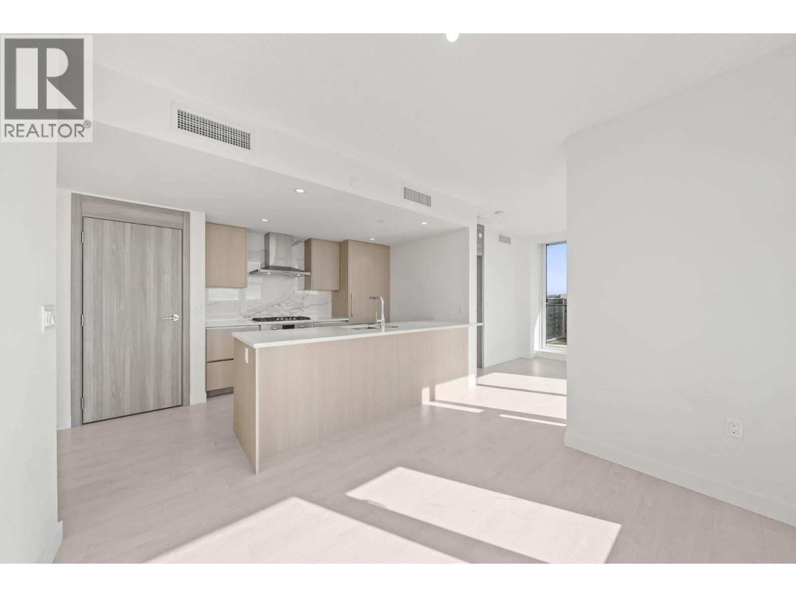 1401 8611 Hazelbridge Way Property Photo 13