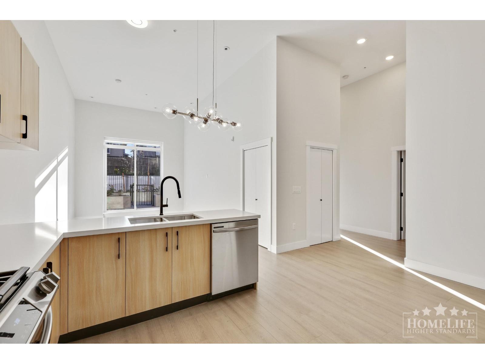 101 14858 60 AVENUE Property Photo 1