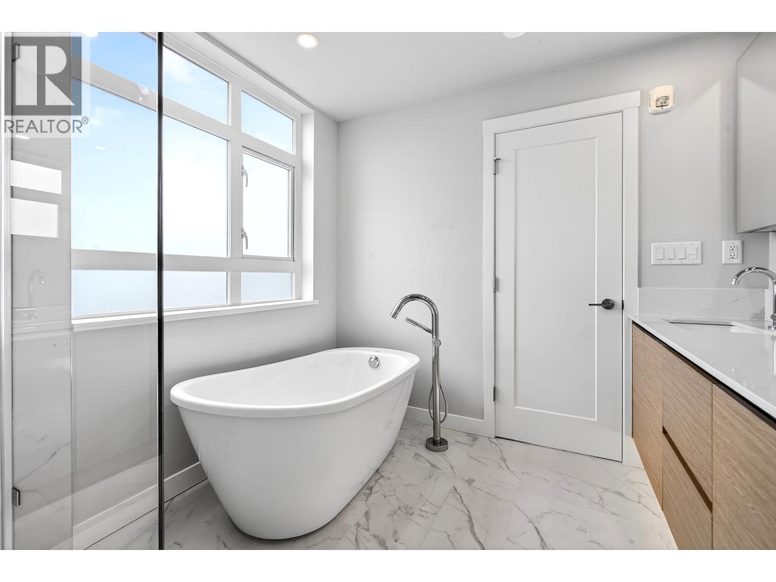 76 10333 River Drive Property Photo 14