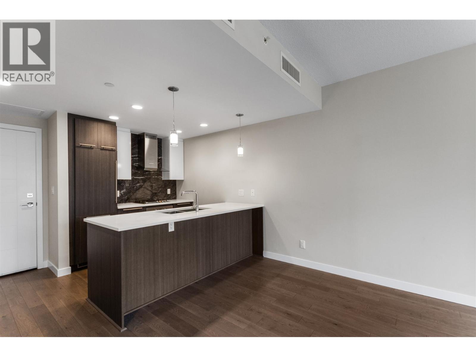 305 4963 Cambie Street Property Photo 4