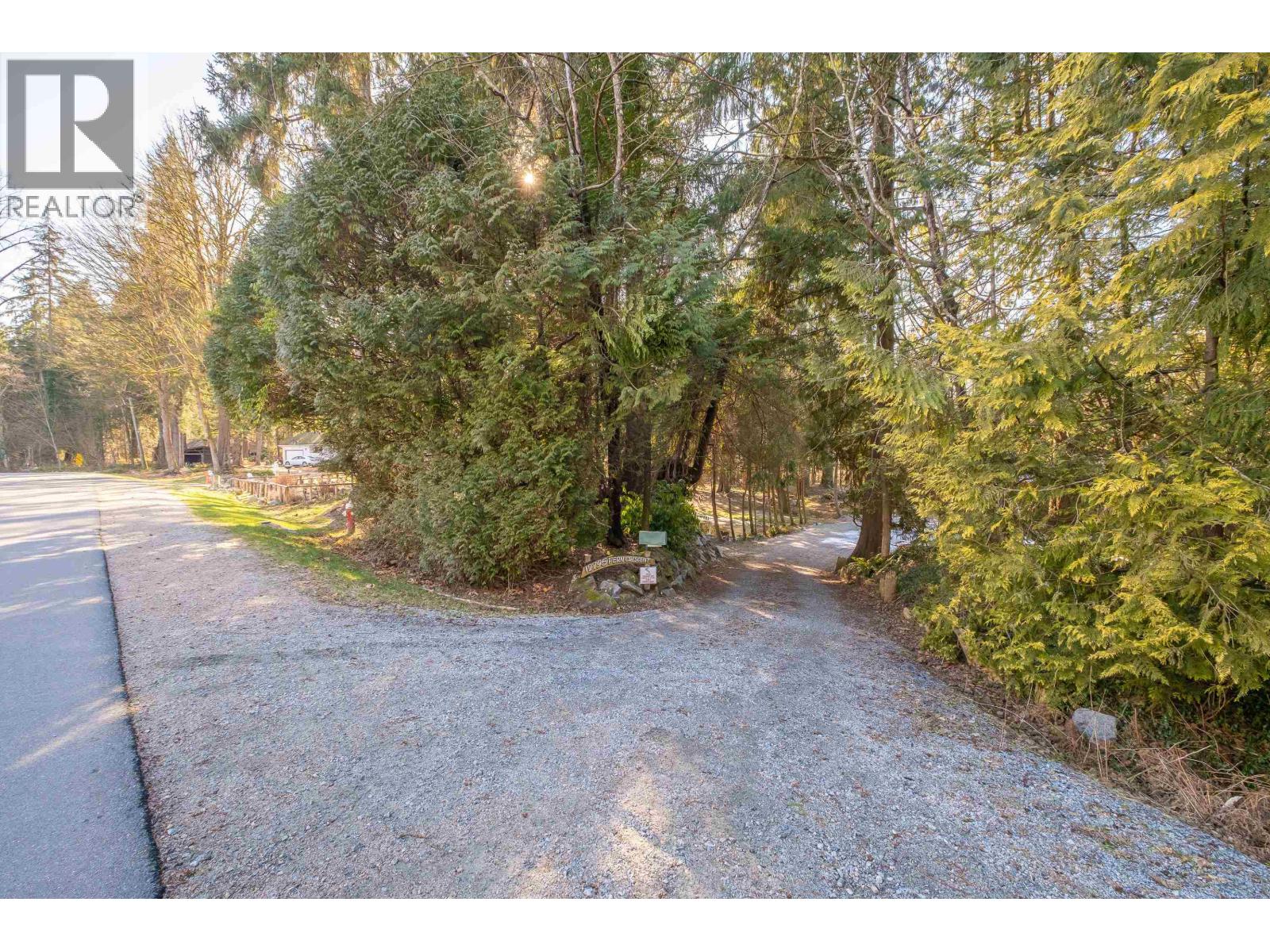 12795 Fern Crescent Property Photo 3