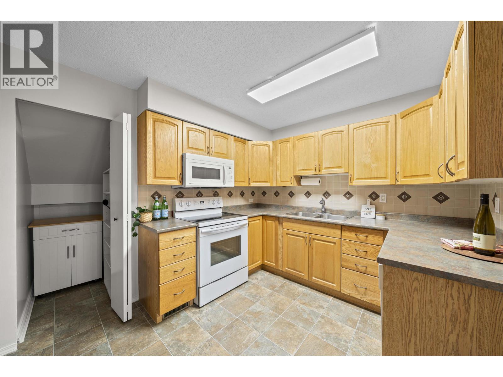 231 Balmoral Place Property Photo 10