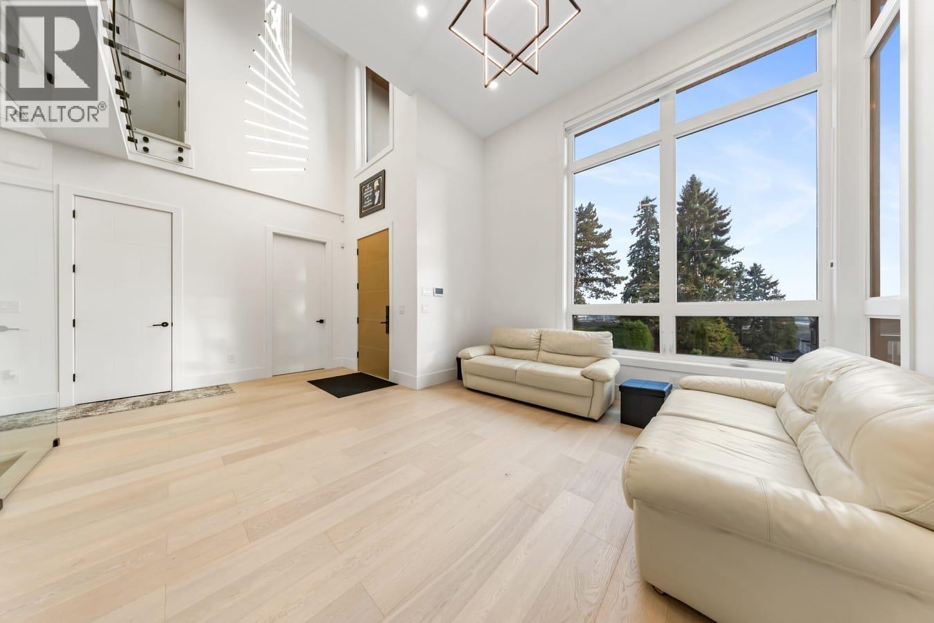5243 Carson Street Property Photo 4