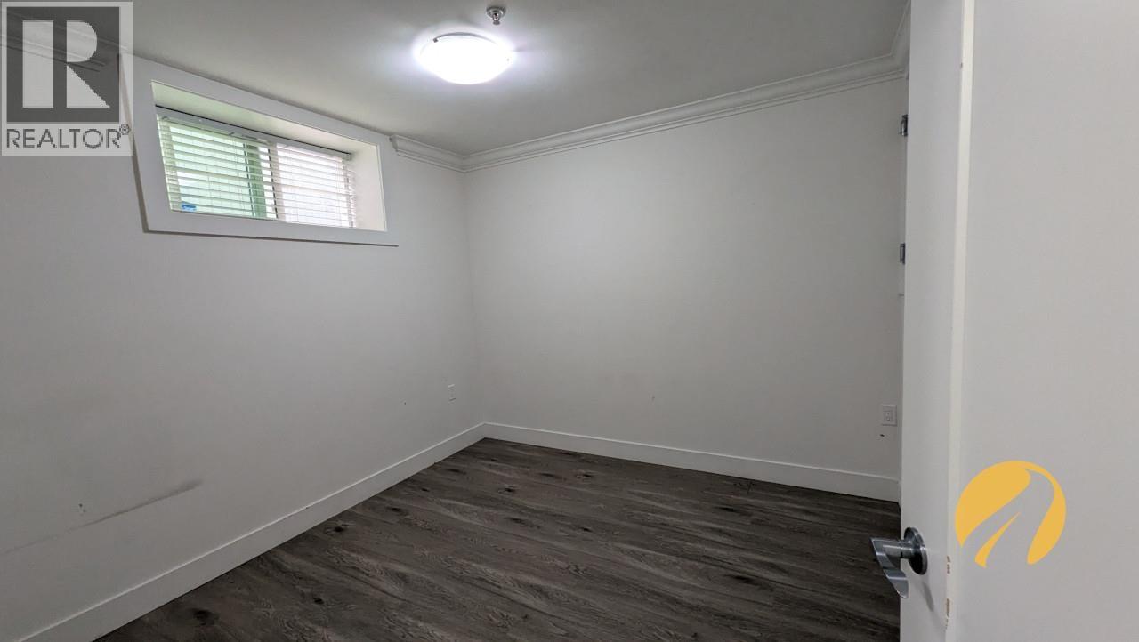 5477 Wales Street Property Photo 12