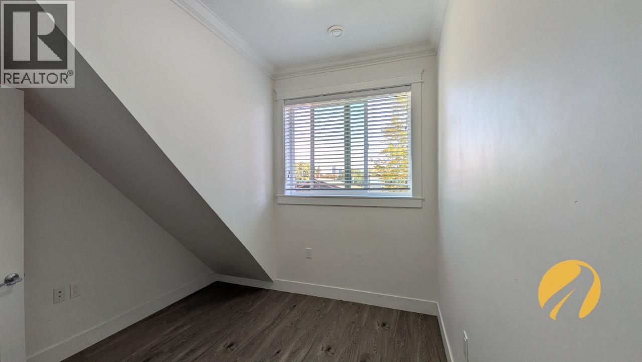 5477 Wales Street Property Photo 14