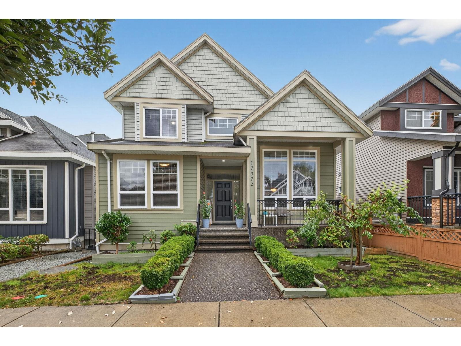 17372 64 A Avenue Property Photo 1
