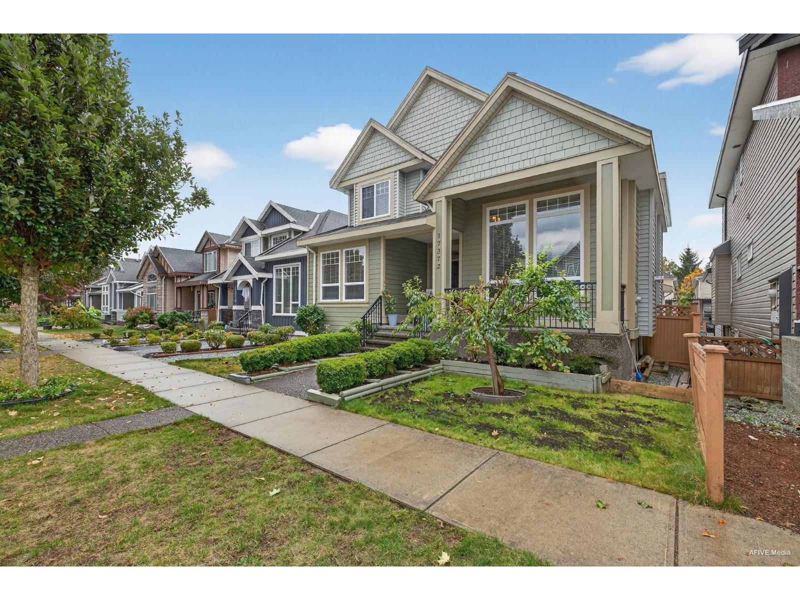 17372 64 A Avenue Property Photo 3