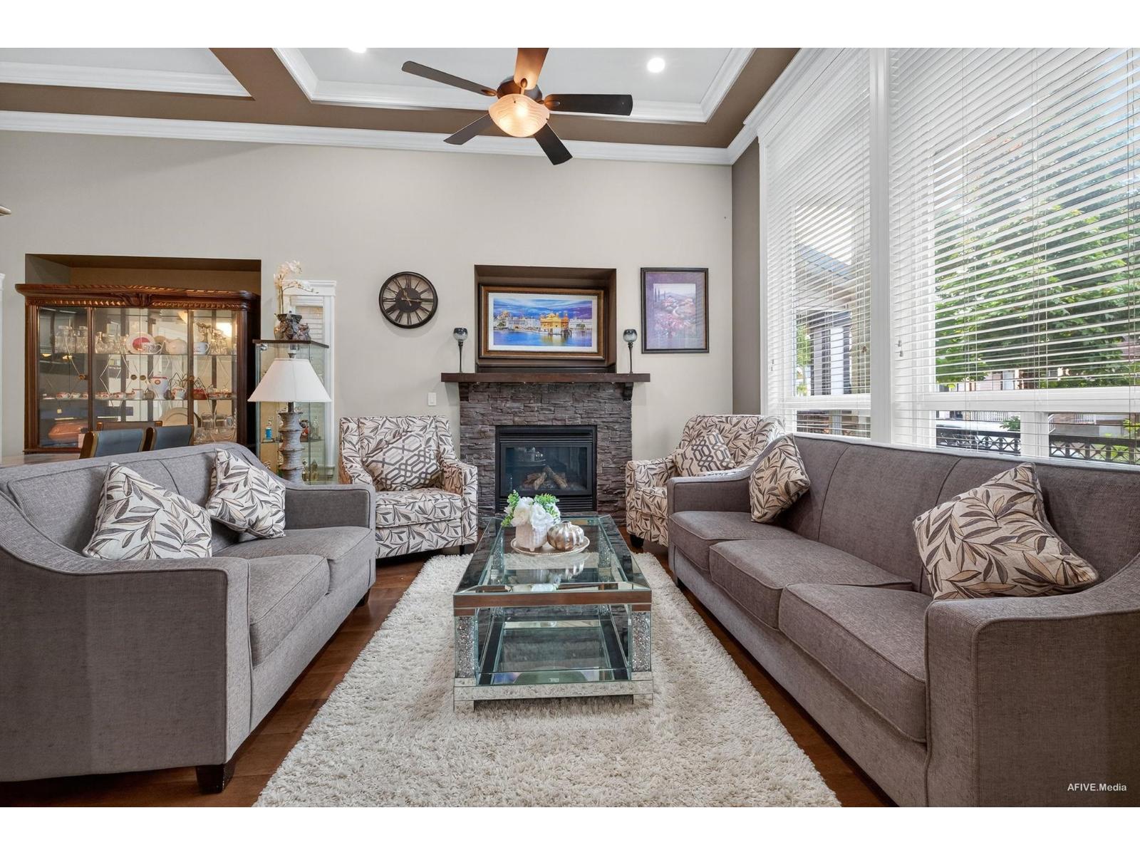 17372 64 A Avenue Property Photo 8