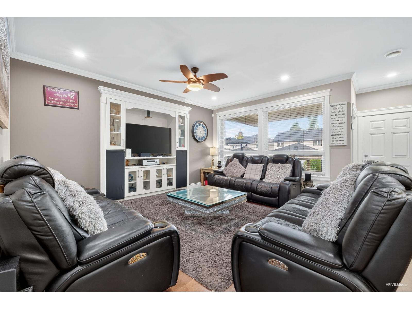 17372 64 A Avenue Property Photo 16