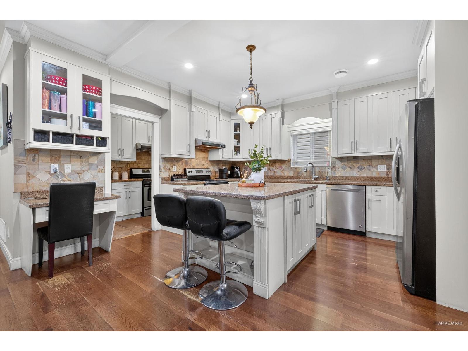 17372 64 A Avenue Property Photo 17