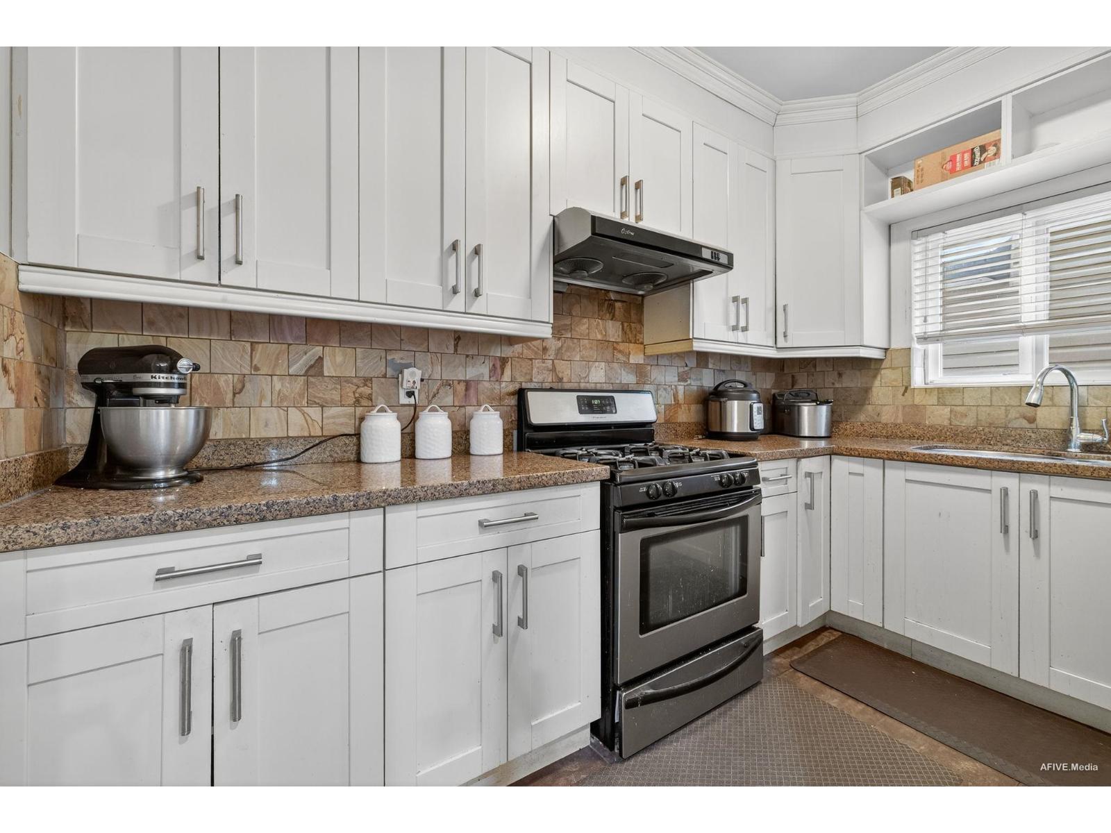 17372 64 A Avenue Property Photo 19