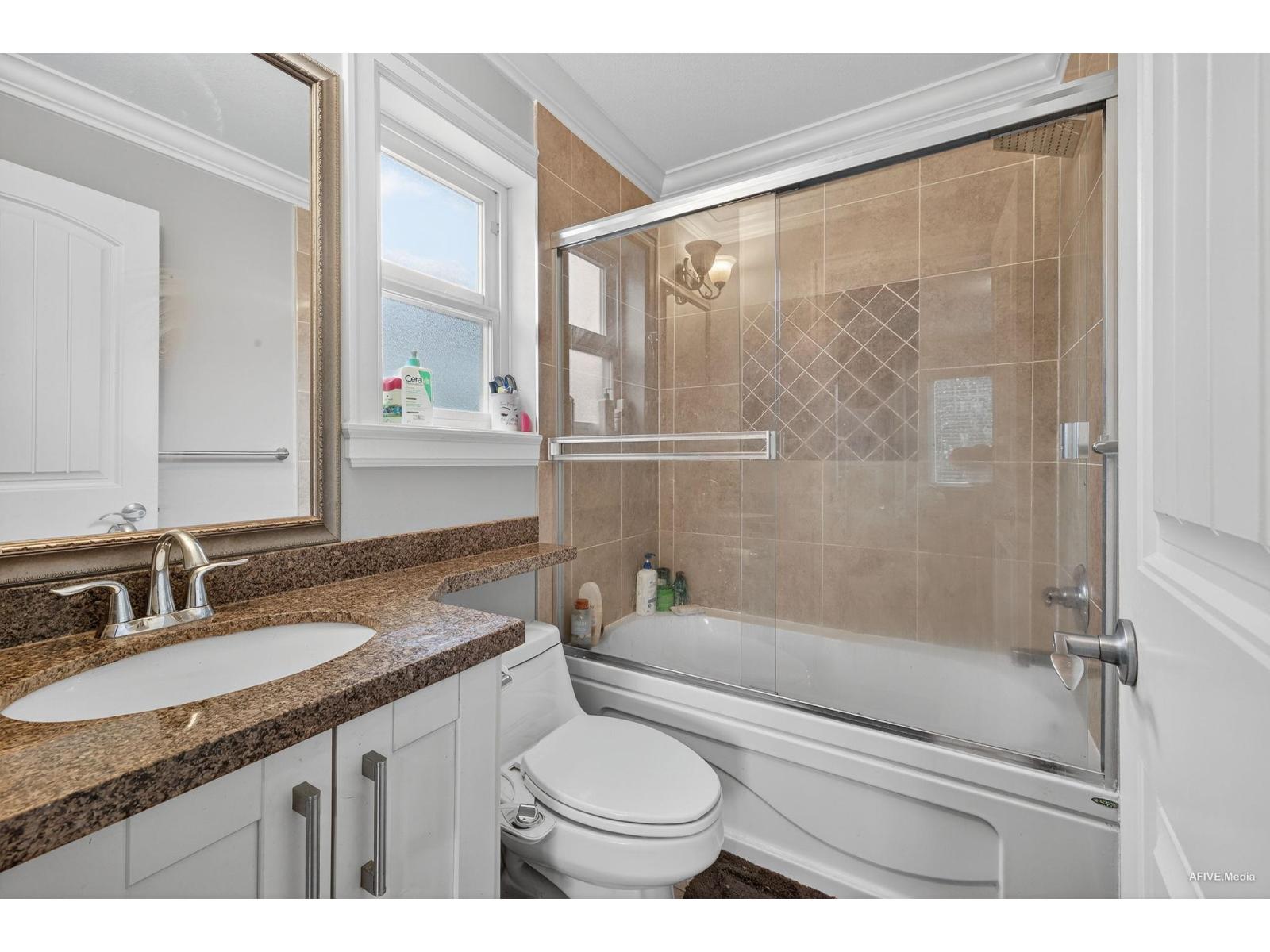 17372 64 A Avenue Property Photo 24