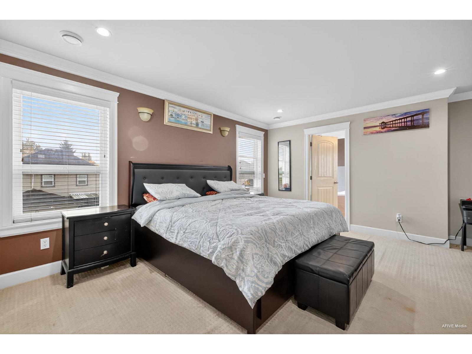 17372 64 A Avenue Property Photo 28