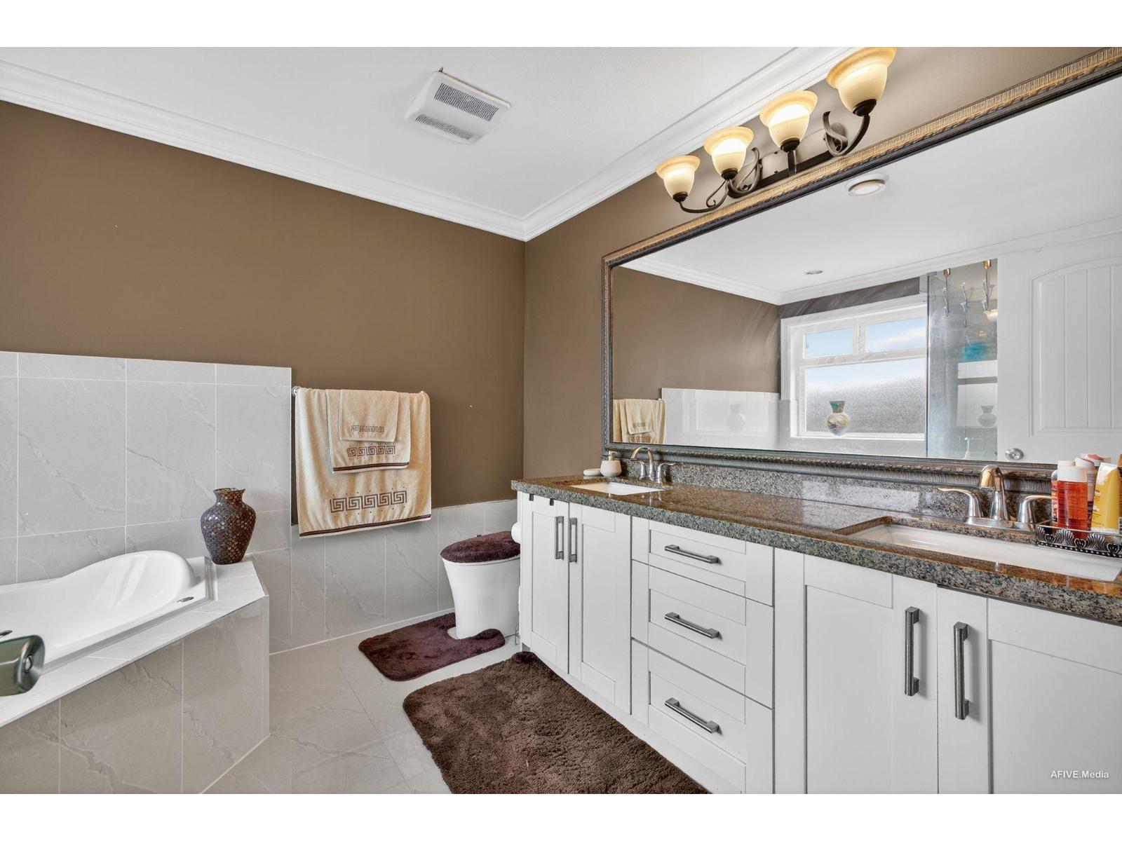 17372 64 A Avenue Property Photo 29