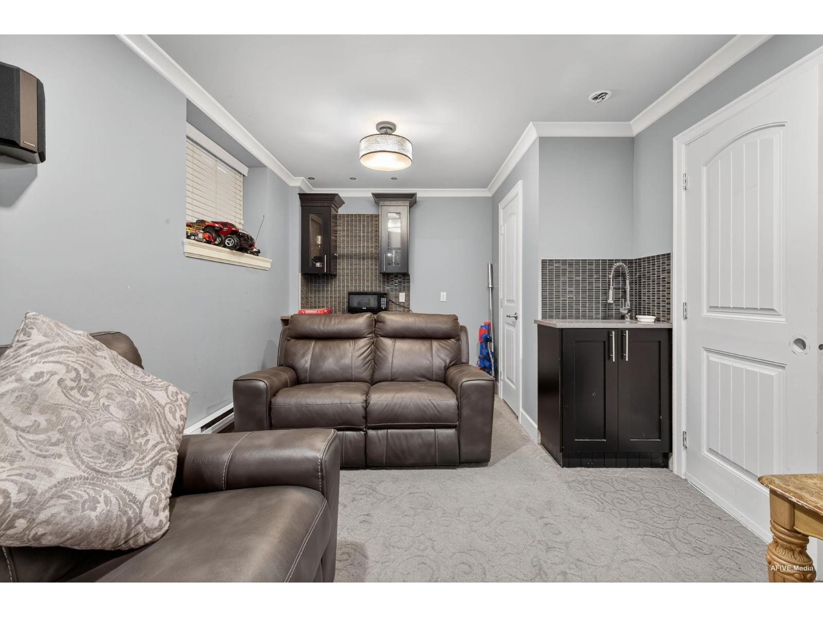 17372 64 A Avenue Property Photo 32