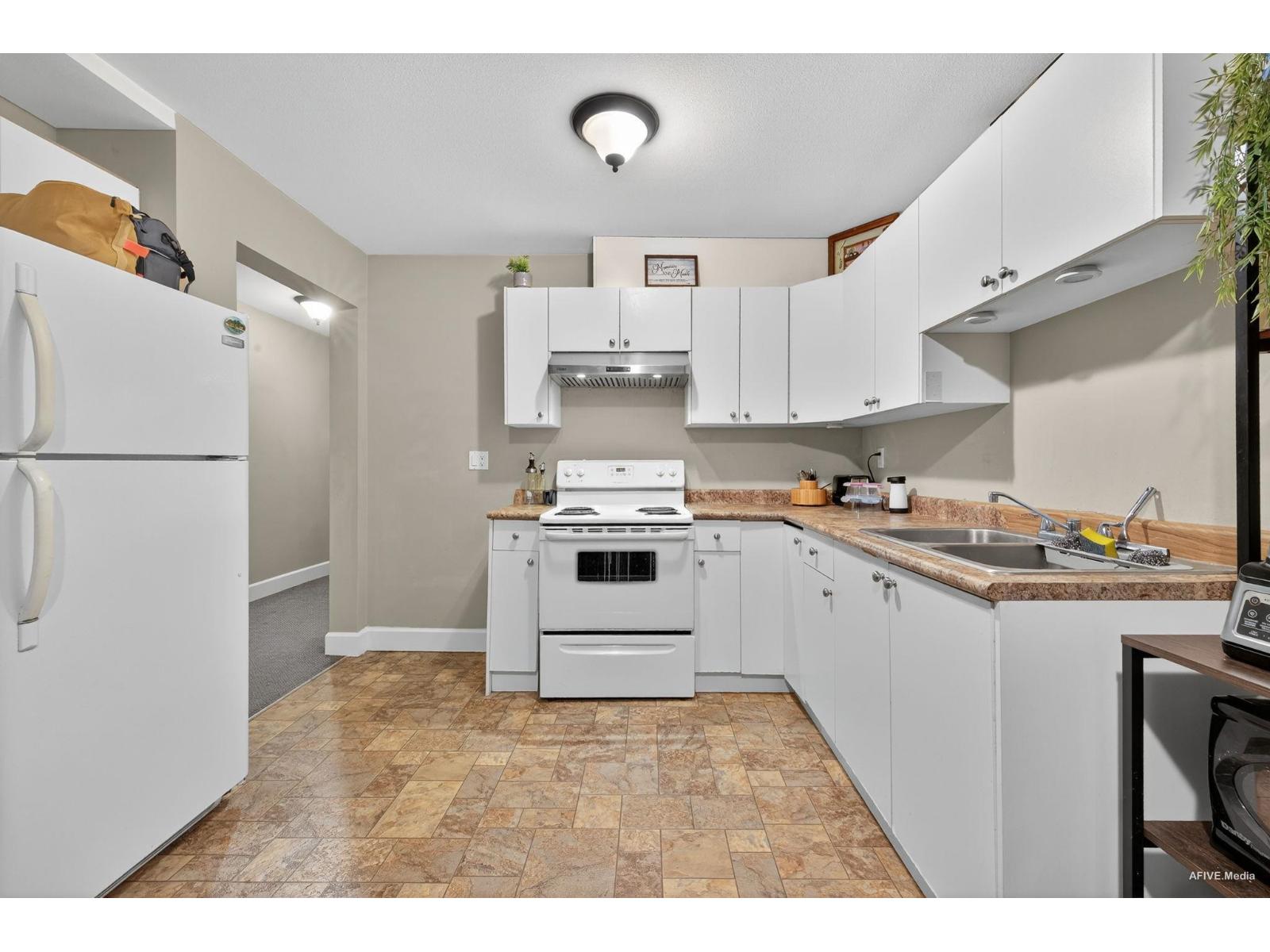 17372 64 A Avenue Property Photo 40
