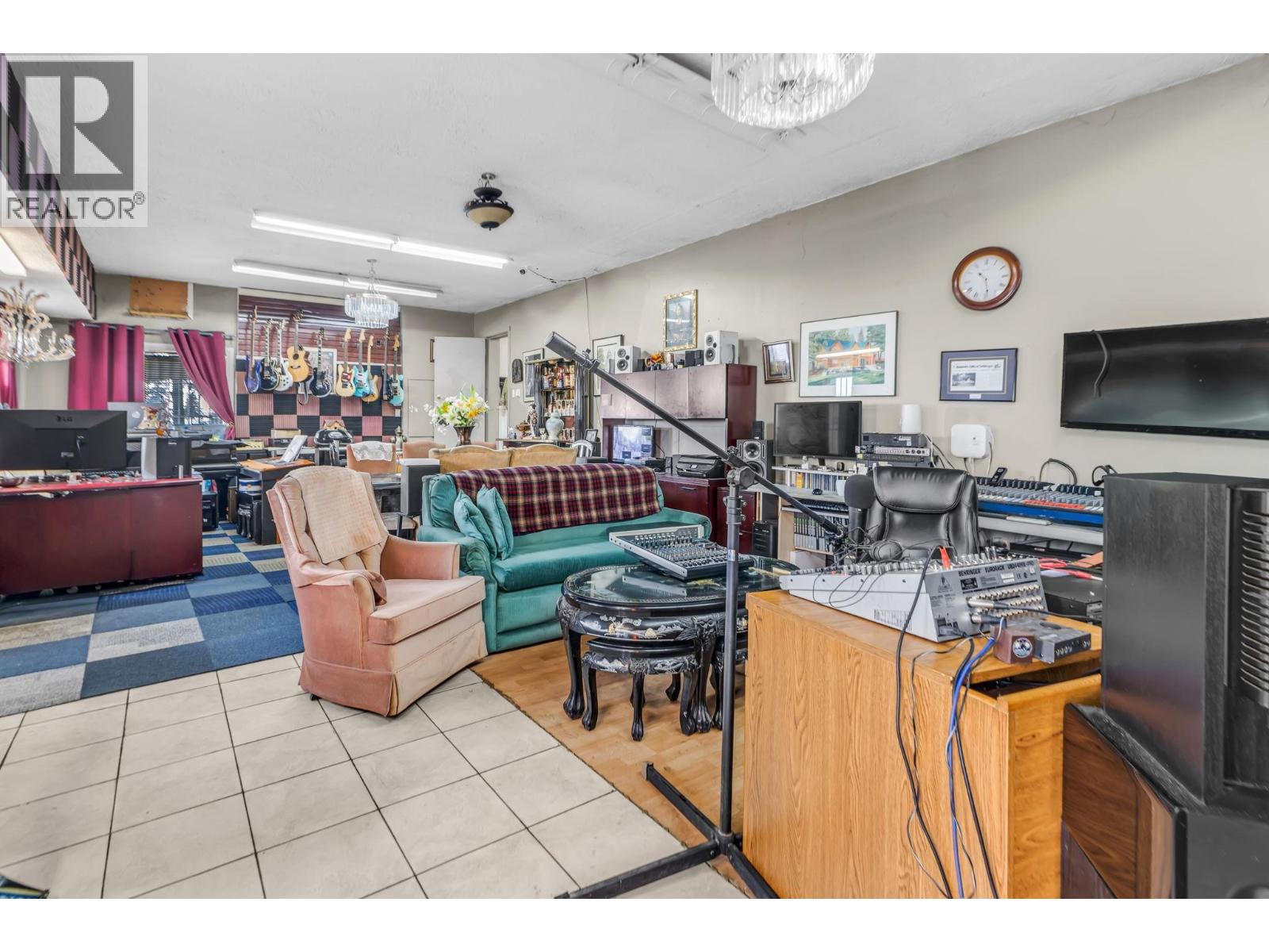 2141 Marine Way Property Photo 12