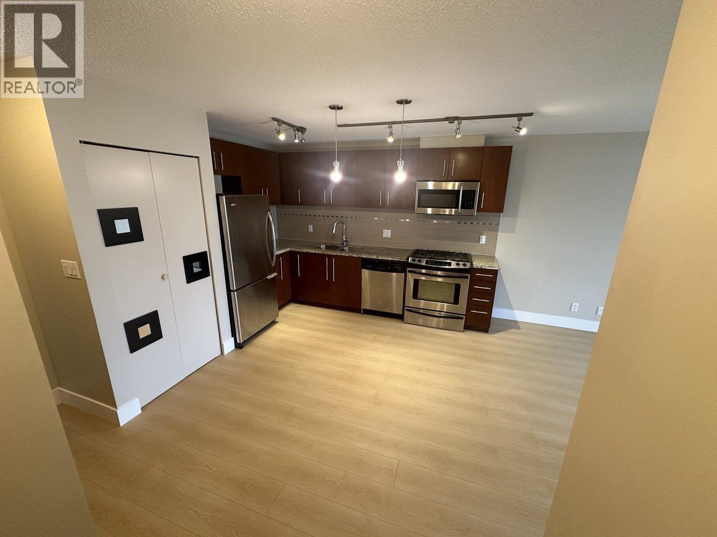 1302 8288 Lansdowne Road Property Photo 2