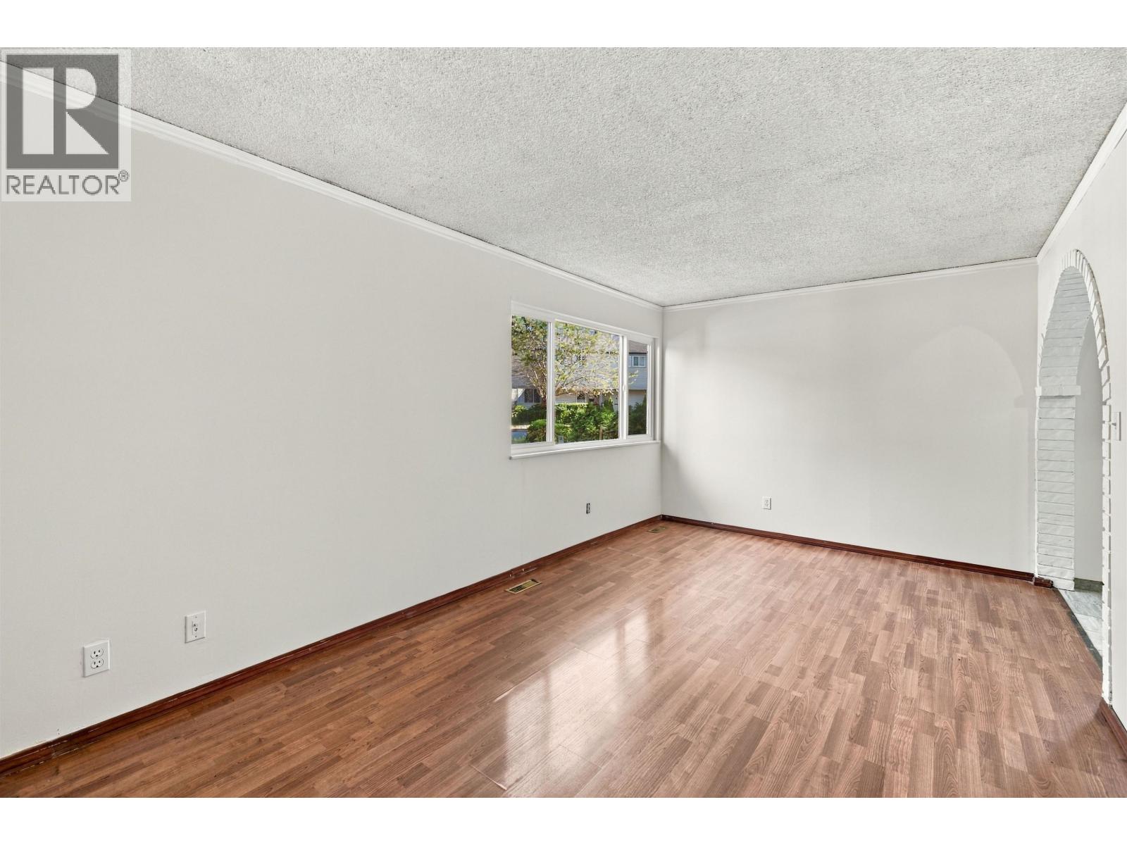 64 3433 E 49th Avenue Property Photo 10