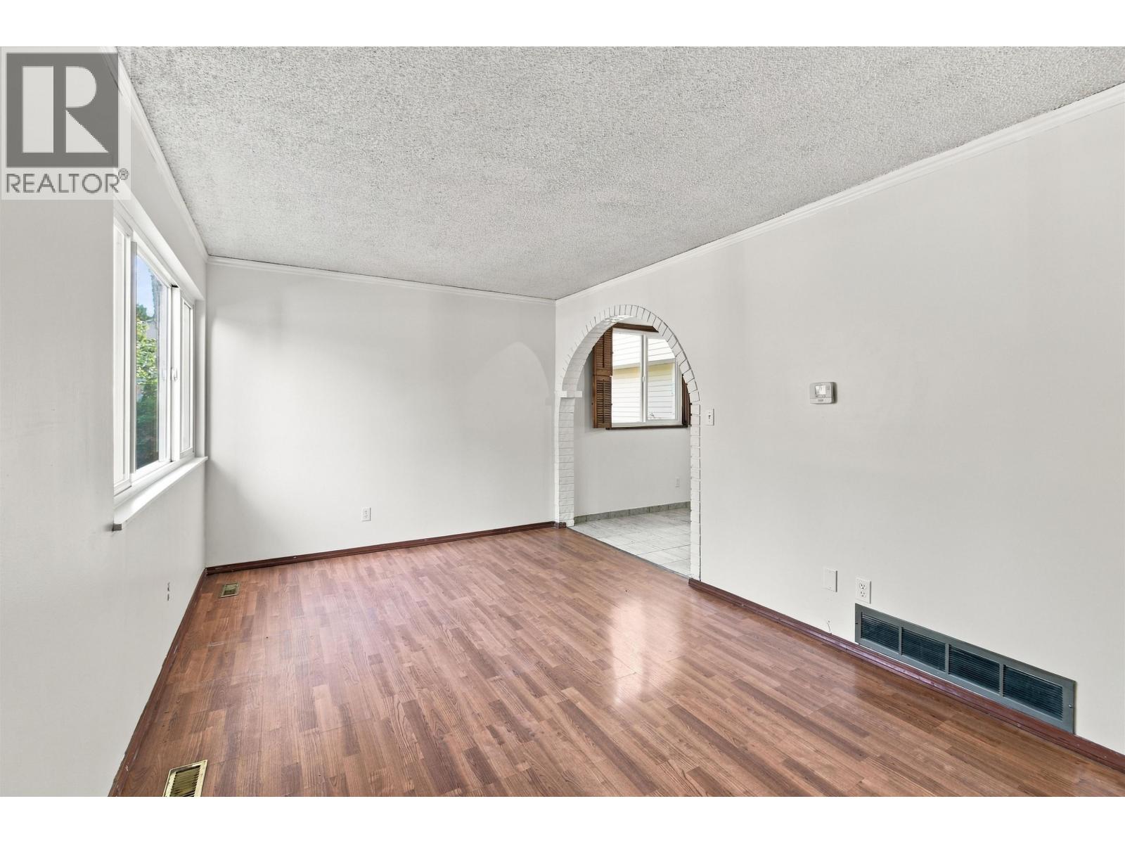 64 3433 E 49th Avenue Property Photo 11