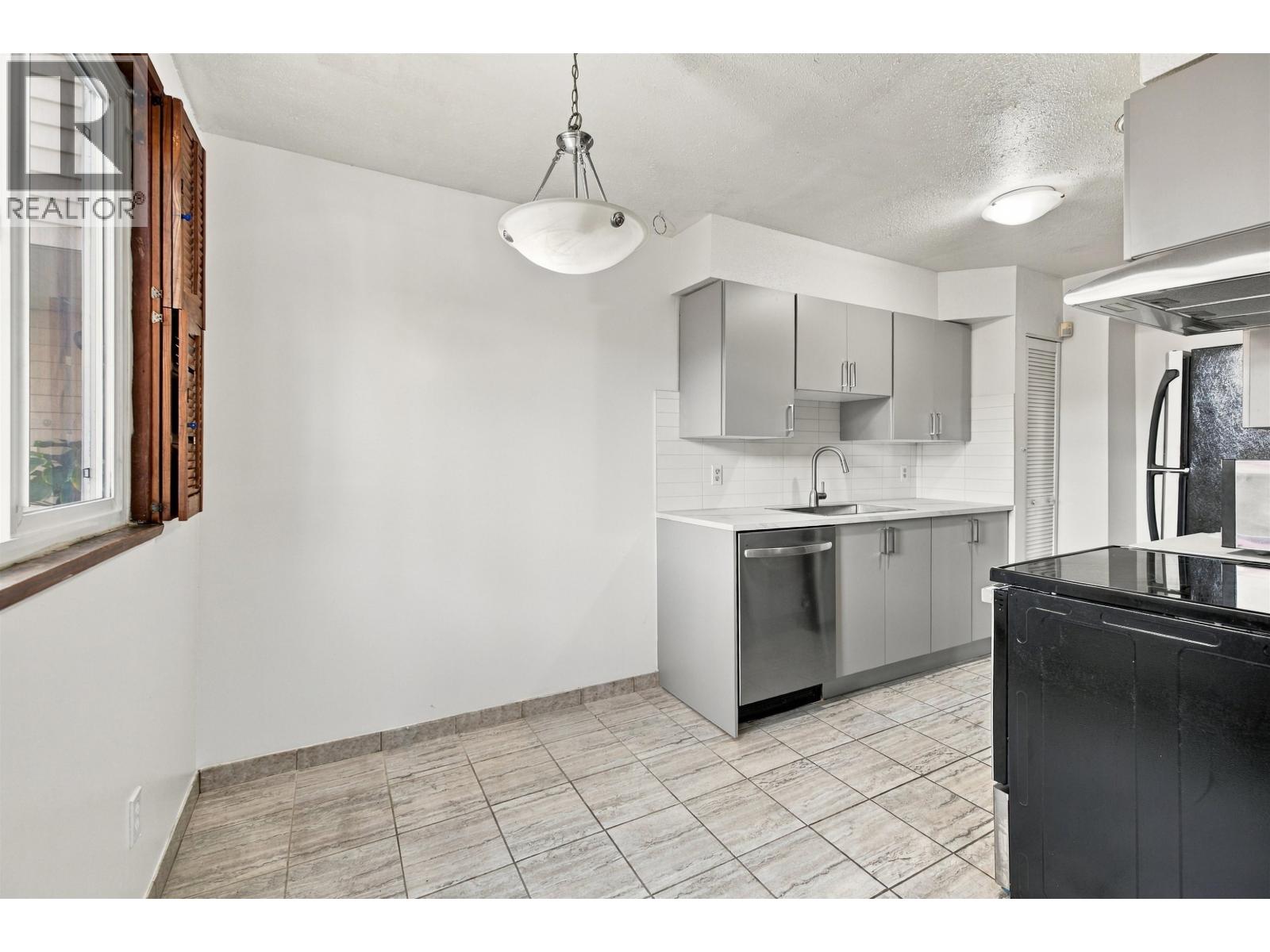 64 3433 E 49th Avenue Property Photo 14