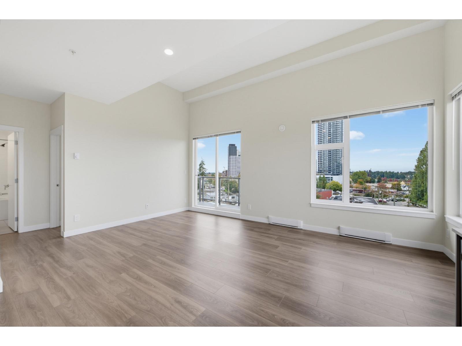 509 10838 Whalley Boulevard Property Photo 9