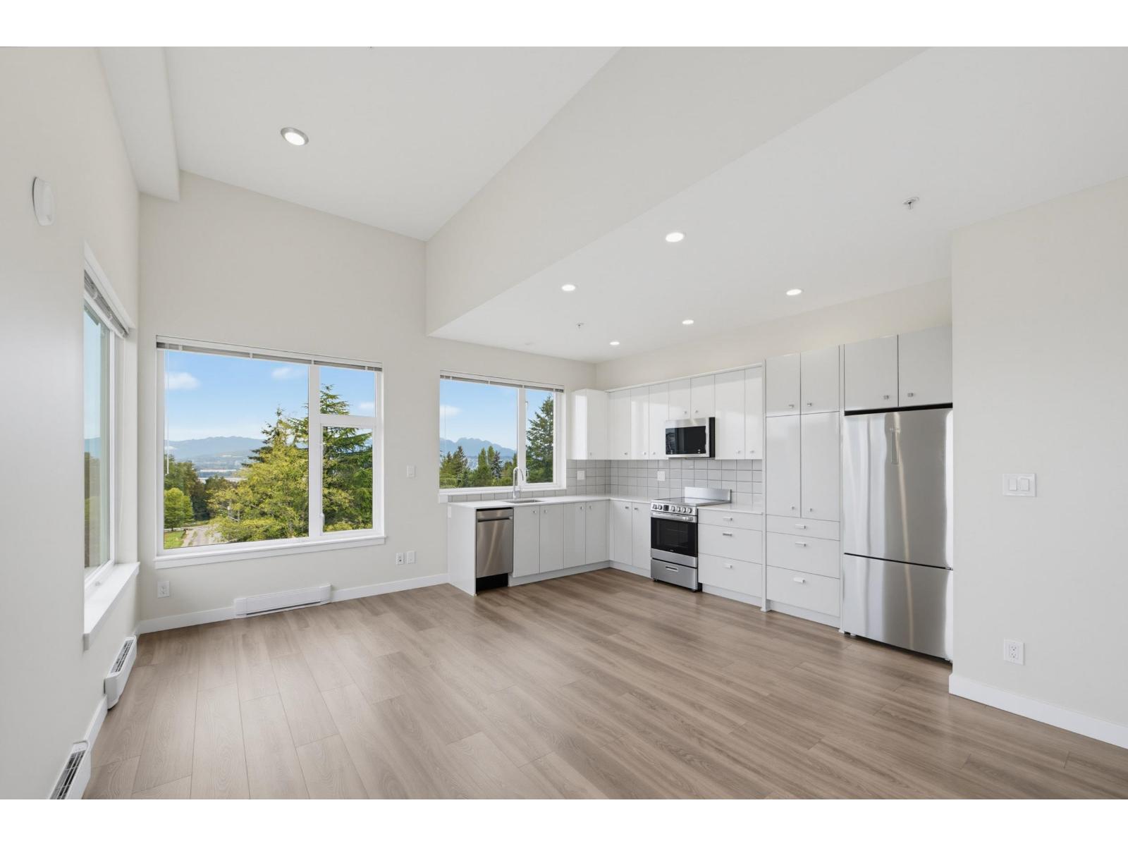 509 10838 Whalley Boulevard Property Photo 13