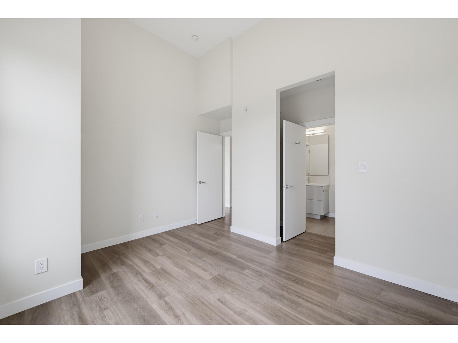 509 10838 Whalley Boulevard Property Photo 16