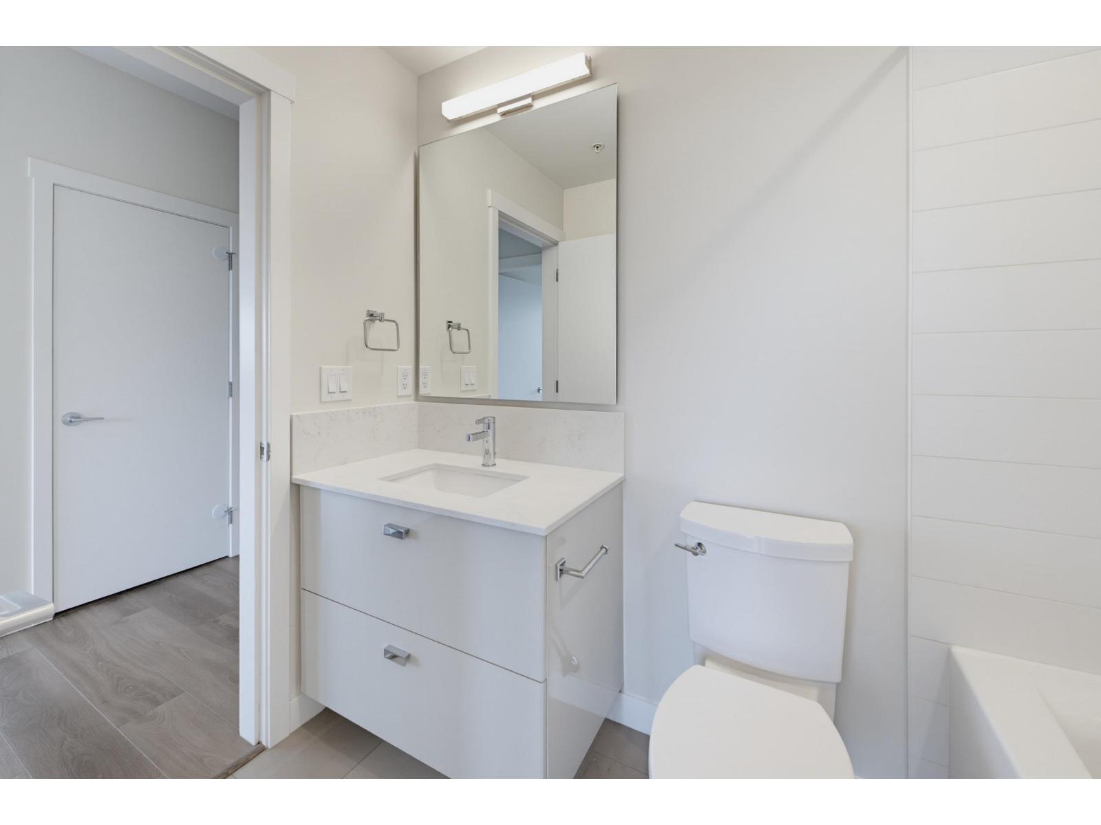 509 10838 Whalley Boulevard Property Photo 17