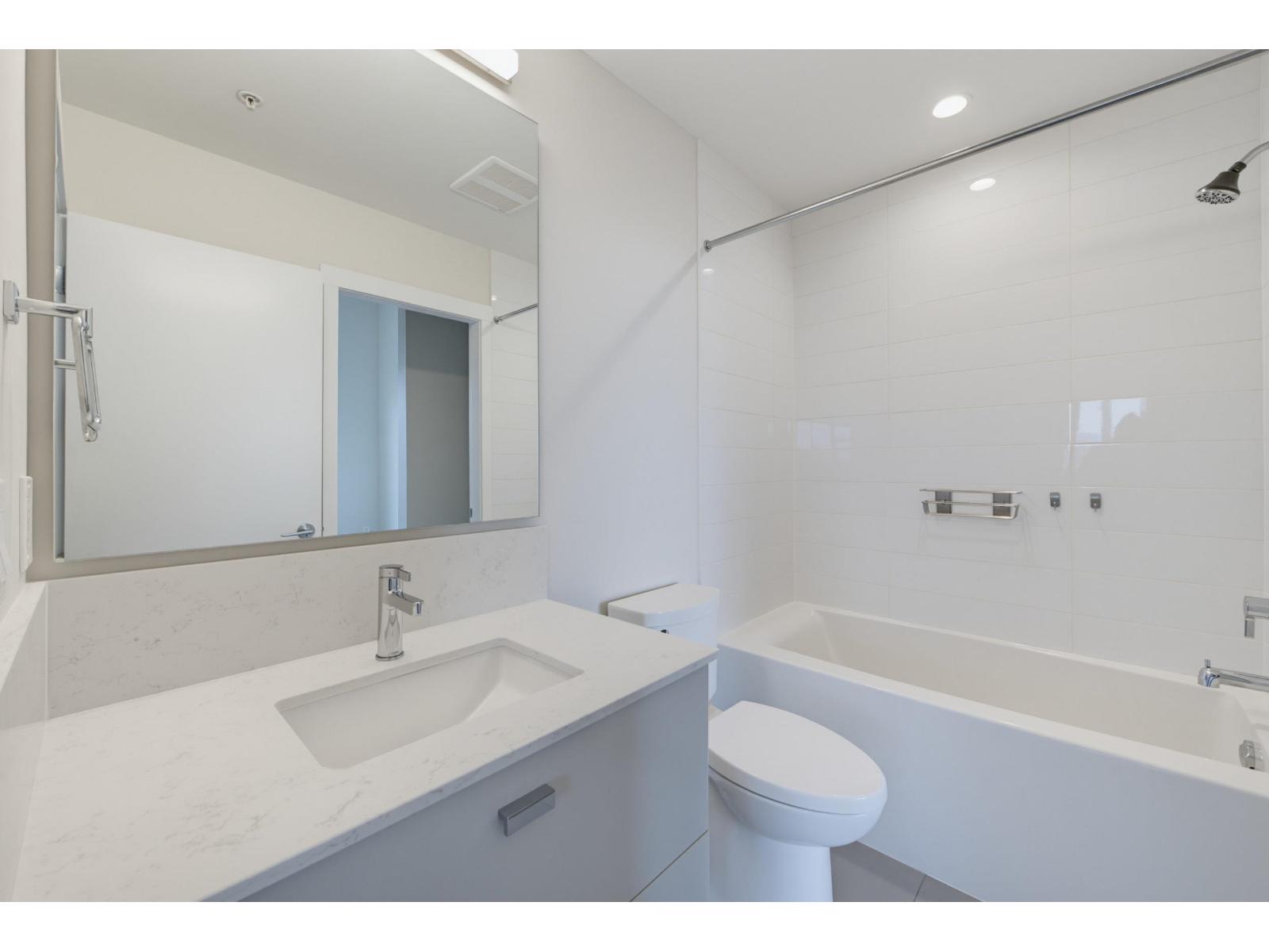 509 10838 Whalley Boulevard Property Photo 18