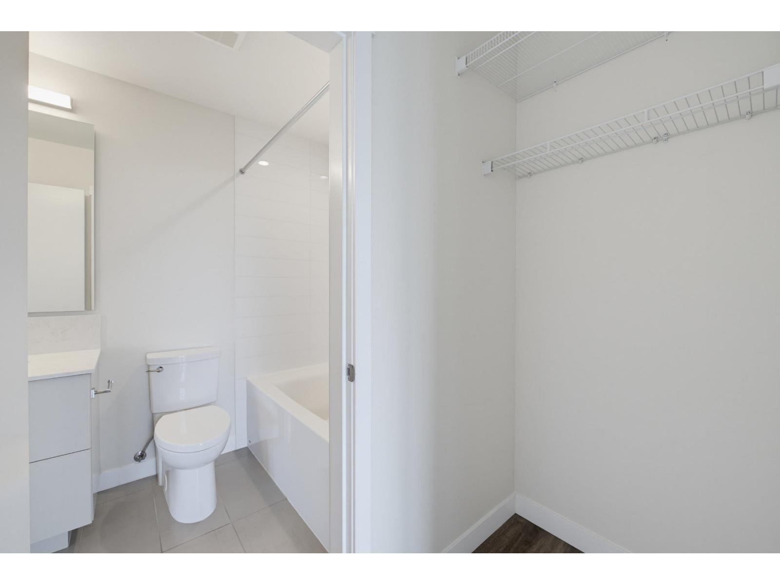 509 10838 Whalley Boulevard Property Photo 19