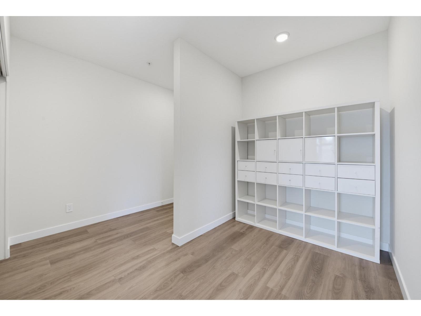 509 10838 Whalley Boulevard Property Photo 24
