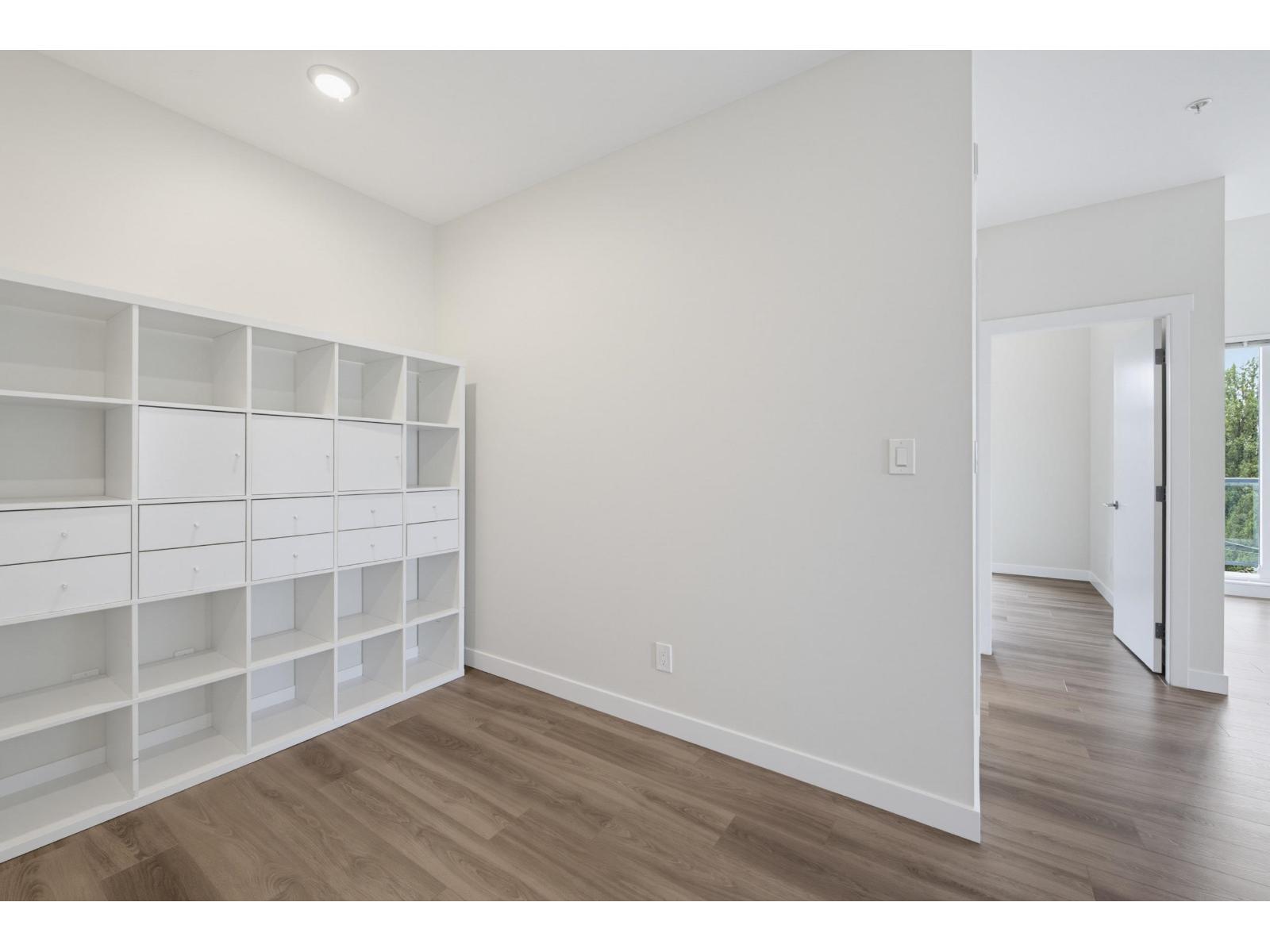 509 10838 Whalley Boulevard Property Photo 25