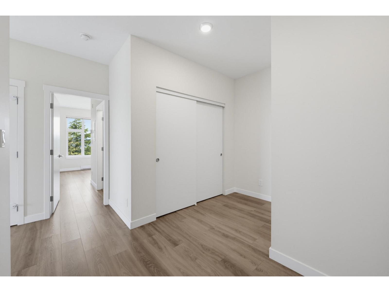 509 10838 Whalley Boulevard Property Photo 26