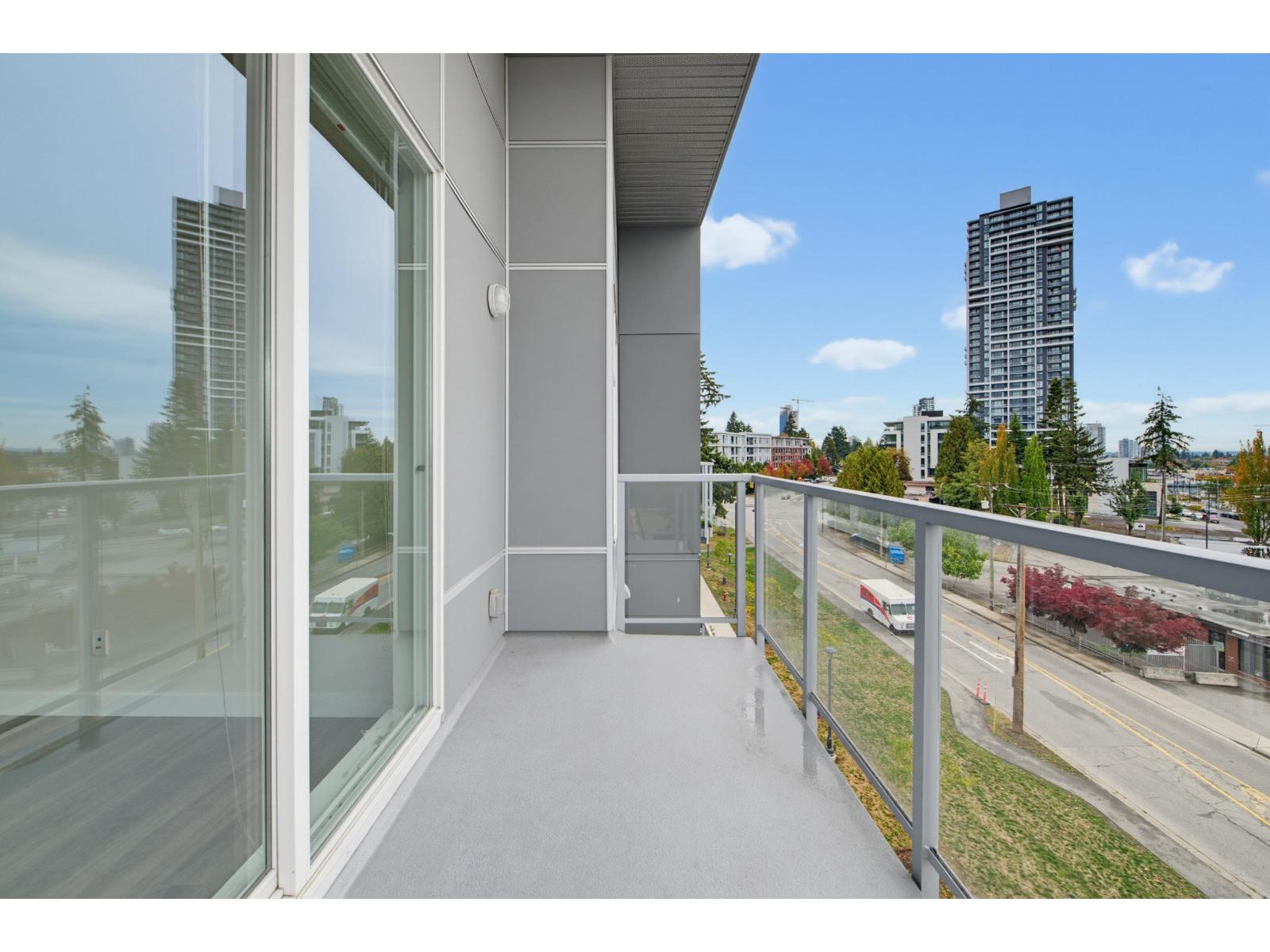 509 10838 Whalley Boulevard Property Photo 28
