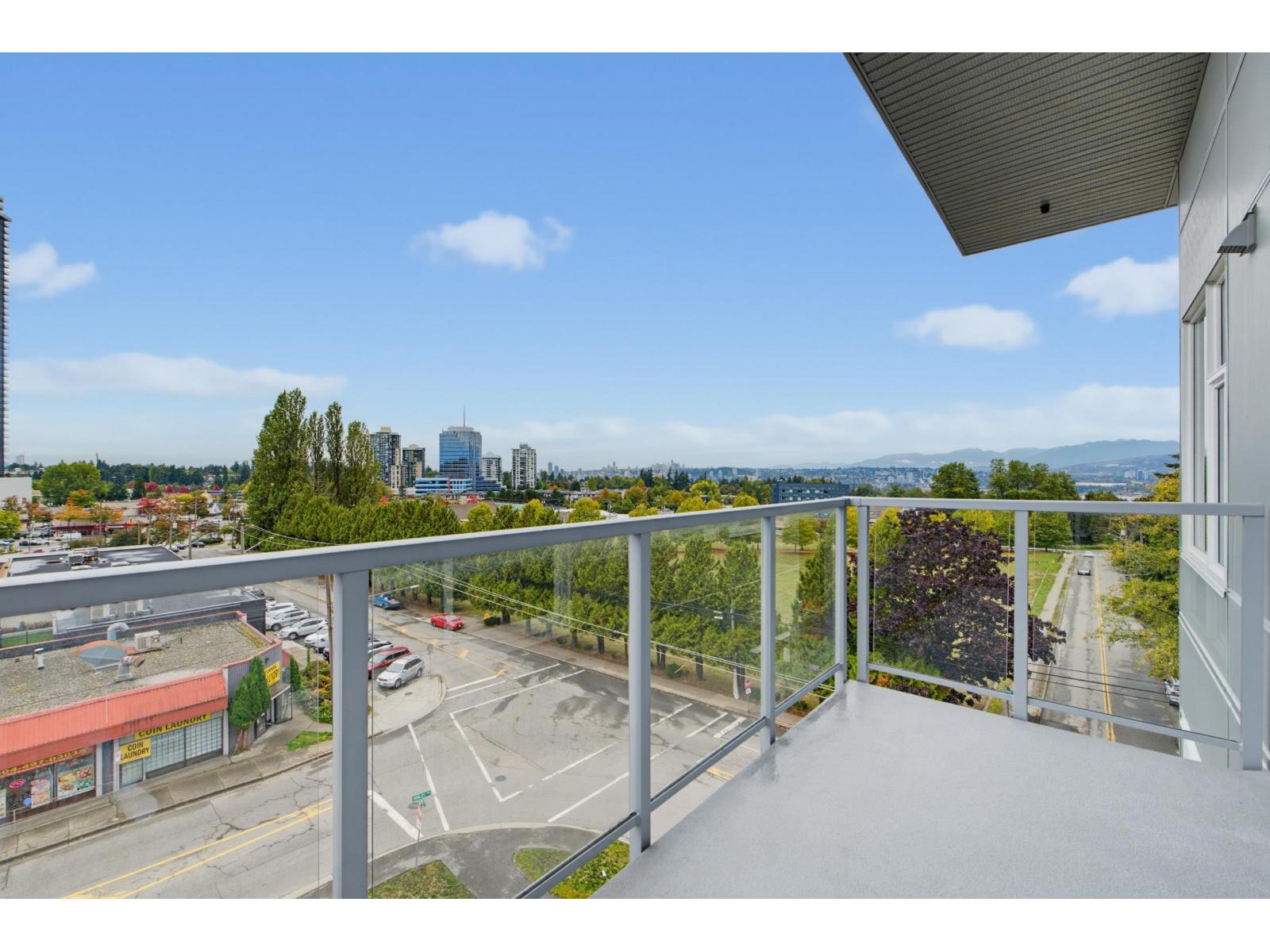 509 10838 Whalley Boulevard Property Photo 29