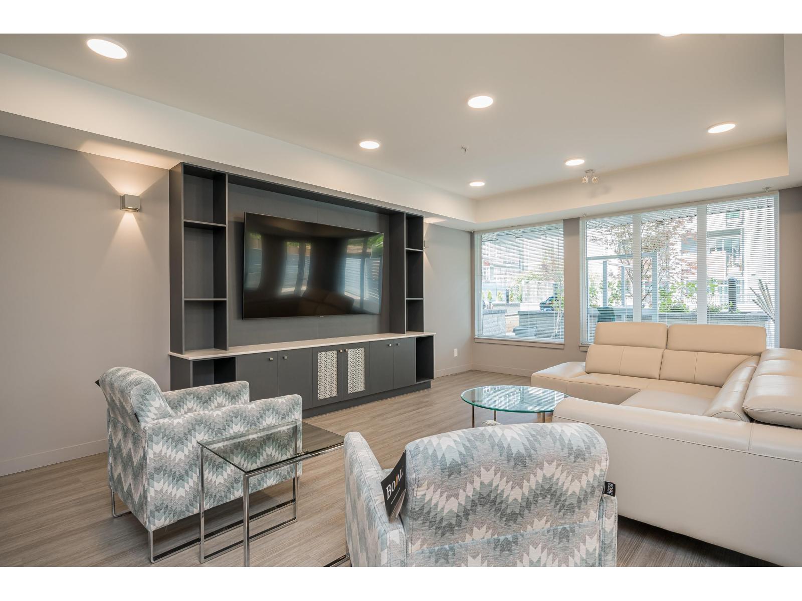 509 10838 Whalley Boulevard Property Photo 32