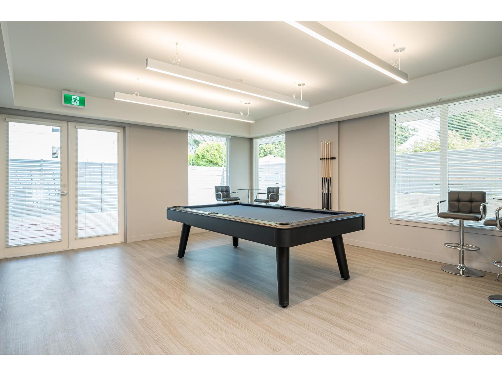 509 10838 Whalley Boulevard Property Photo 35