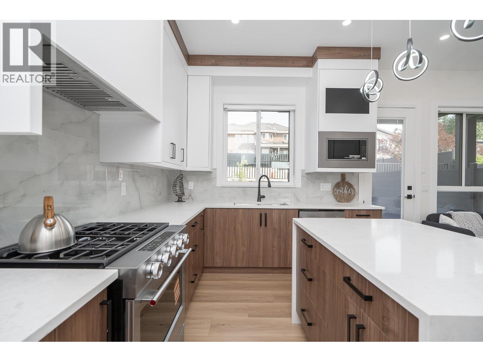 102 1149 Dansey Avenue Property Photo 1
