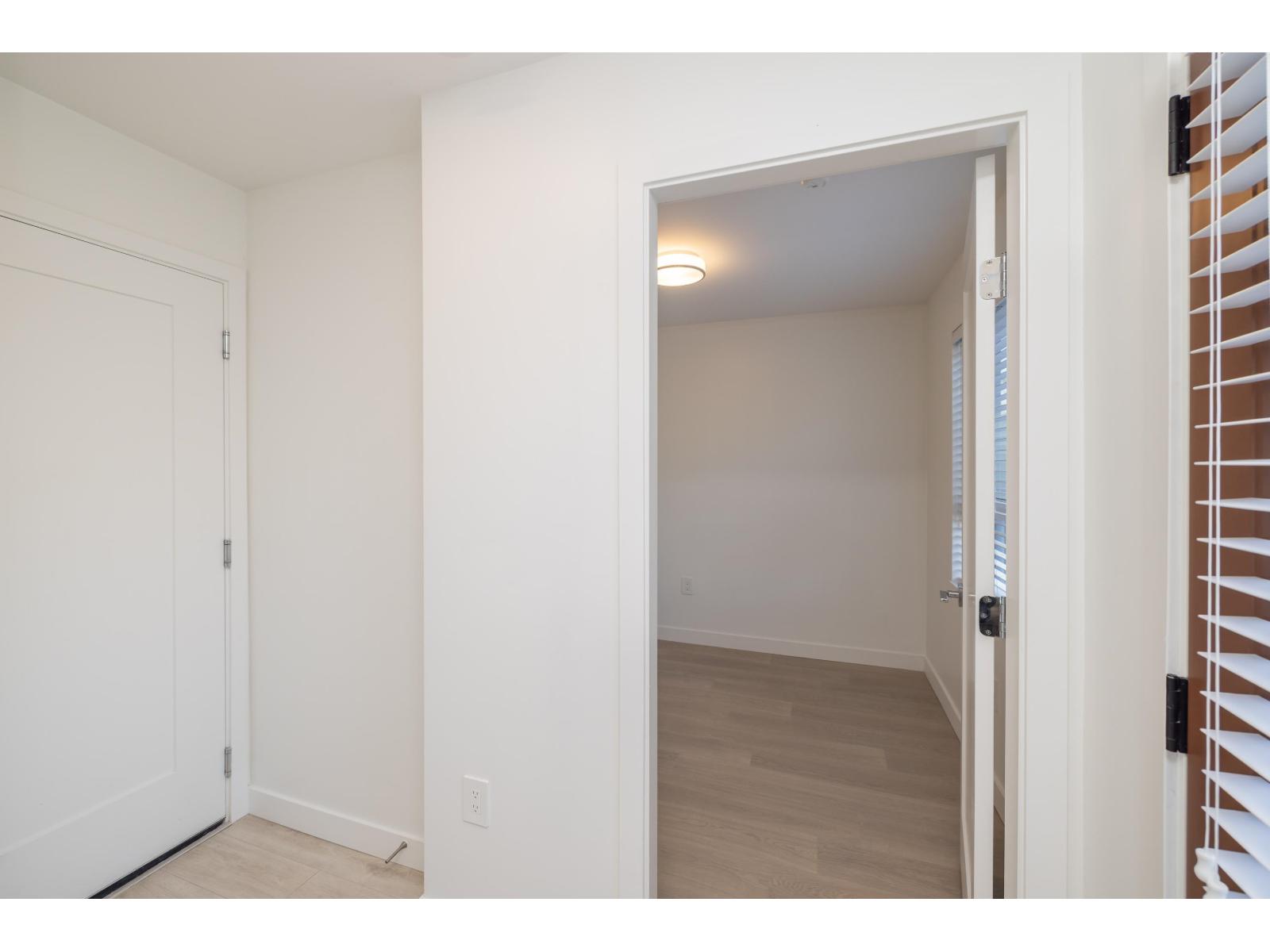 105 20150 81 Avenue Property Photo 5
